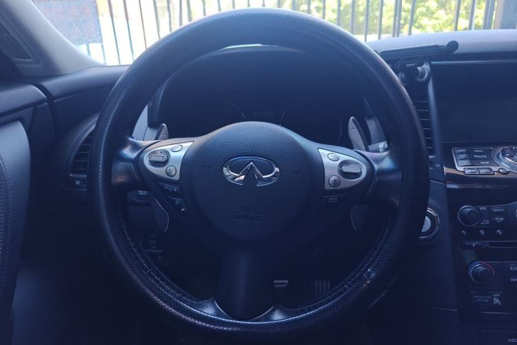 Used Infiniti FX 2011 FX35 Supreme Edition Steering Wheel