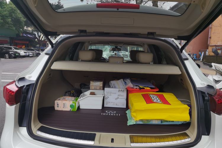 Used Infiniti FX 2011 FX35 Supreme Edition Trunk