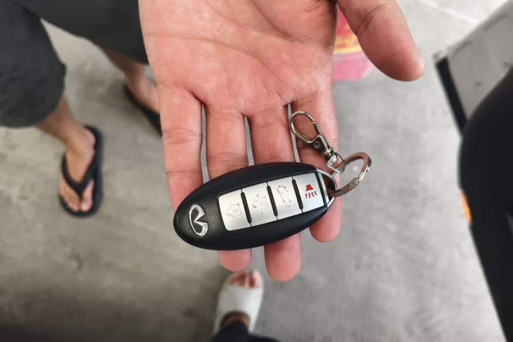Used Infiniti FX 2011 FX35 Supreme Edition Vehicle Key