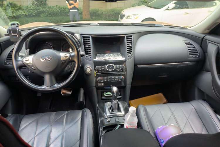 Used Infiniti FX 2011 FX35 Standard Edition Center Console