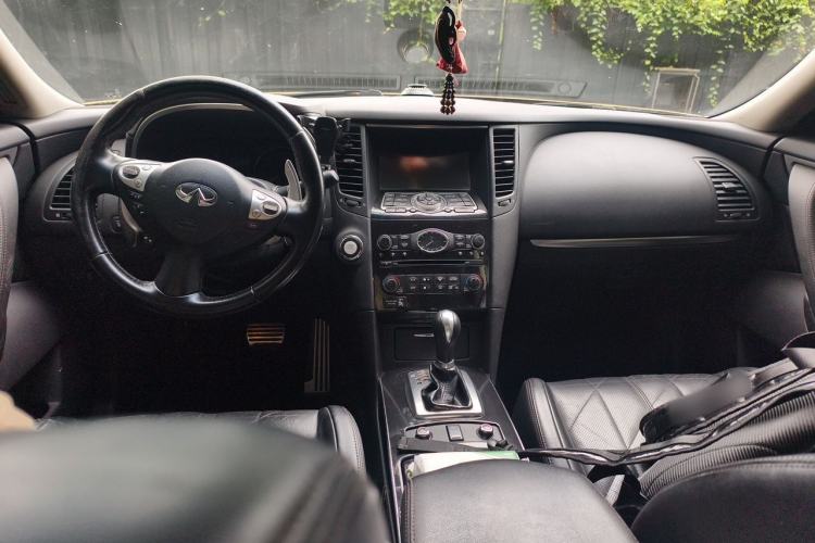 Used Infiniti FX 2011 FX35 Supreme Edition Center Console