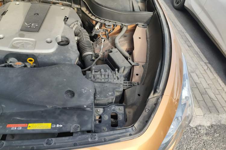 Used Infiniti FX 2011 FX35 Supreme Edition Engine Bay Left
