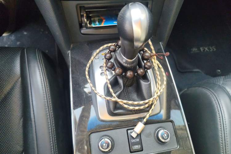 Used Infiniti FX 2011 FX35 Supreme Edition Gear Lever