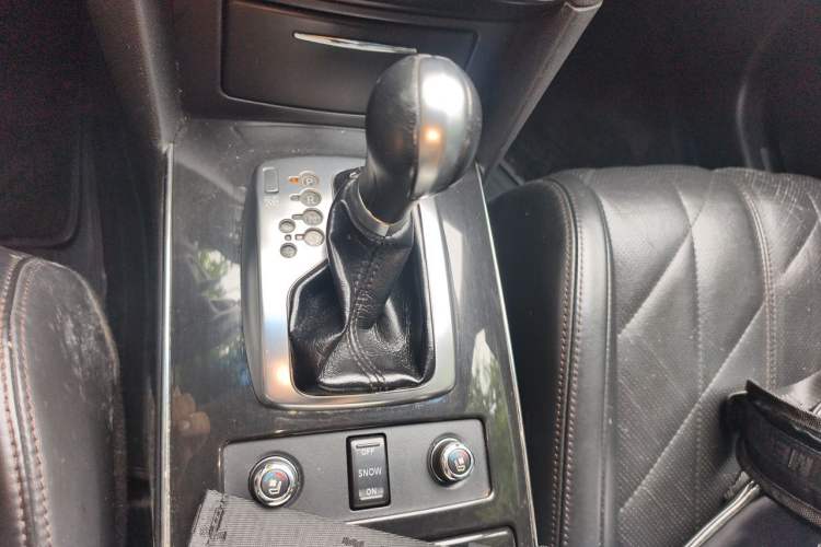 Used Infiniti FX 2011 FX35 Supreme Edition Gear Lever