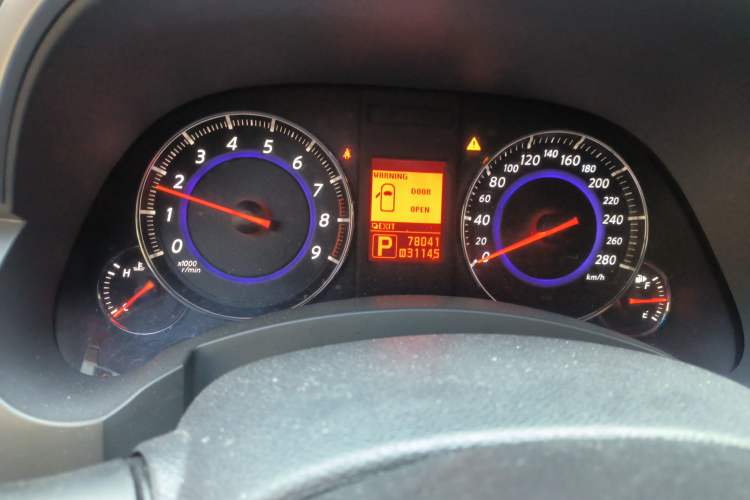Used Infiniti FX 2011 FX35 Standard Edition Odometer Close Up
