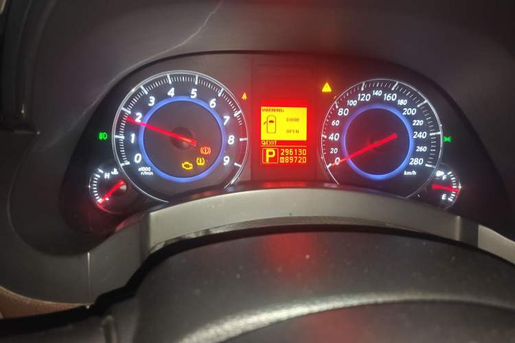 Used Infiniti FX 2011 FX35 Standard Edition Odometer Close Up