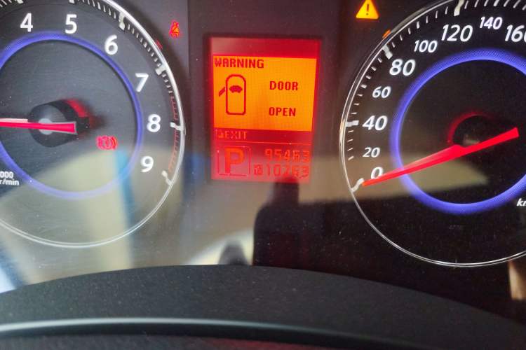 Used Infiniti FX 2011 FX35 Supreme Edition Odometer Close Up