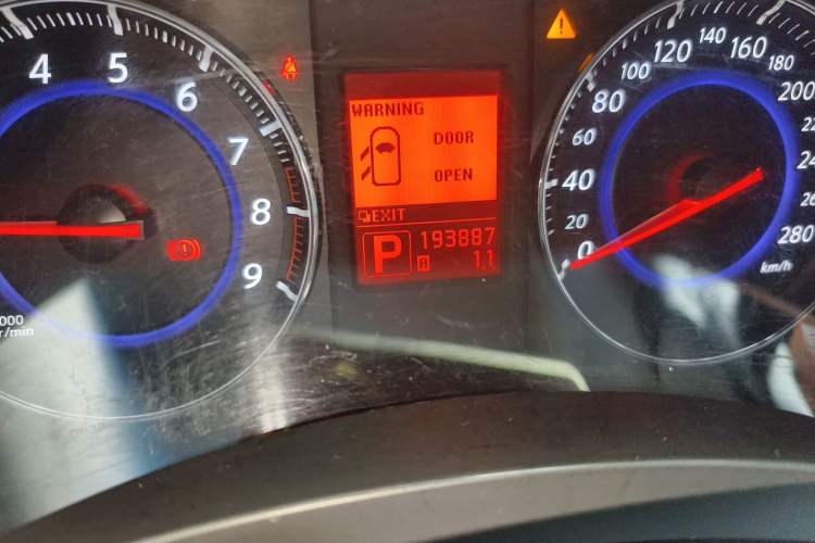 Used Infiniti FX 2011 FX35 Supreme Edition Odometer Close Up