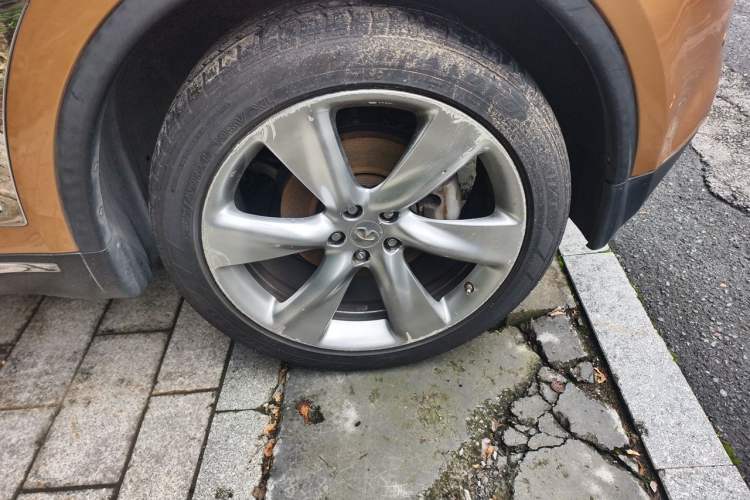 Used Infiniti FX 2011 FX35 Supreme Edition Right Front Wheel Hub