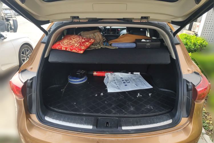 Used Infiniti FX 2011 FX35 Supreme Edition Trunk