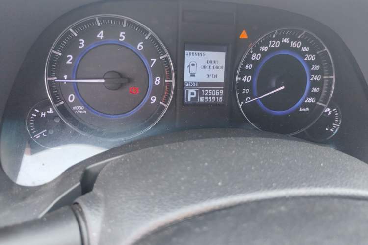 Used Infiniti FX 2013 FX37 Standard Edition Odometer Close Up