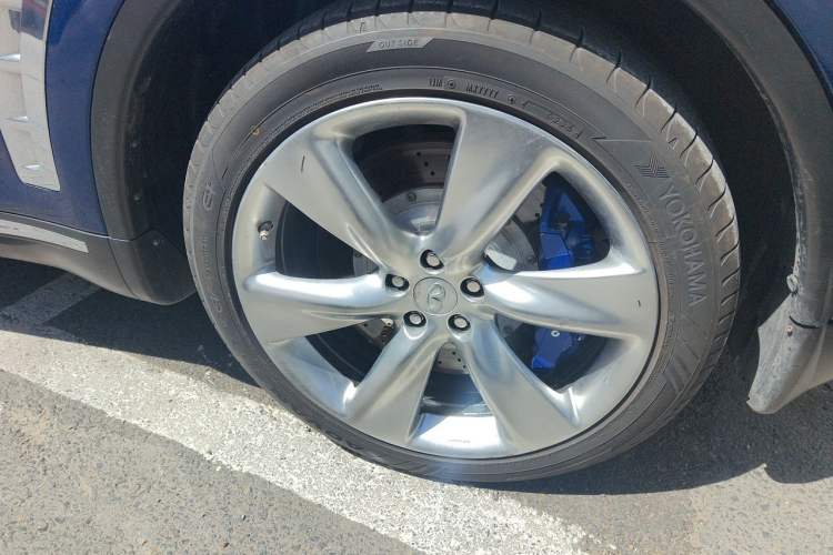 Used Infiniti FX 2013 FX37 Standard Edition Right Front Wheel Hub
