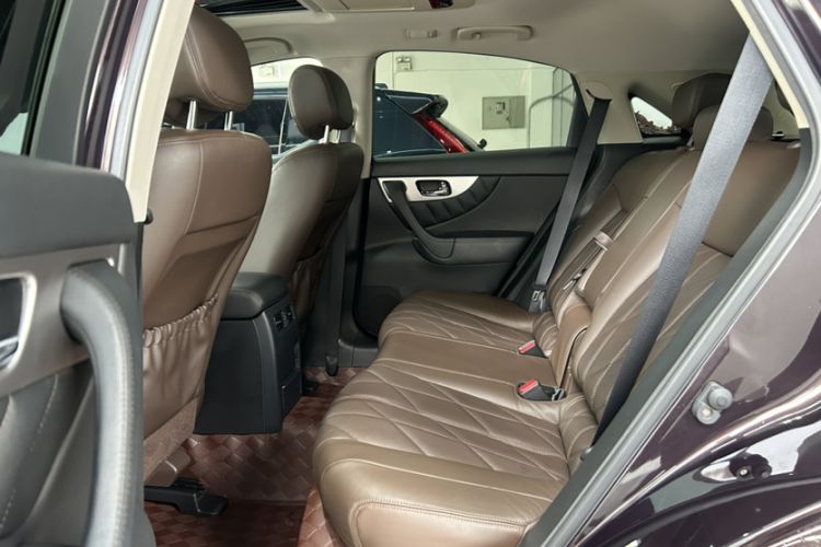 Used Infiniti FX 2013 FX37 Supreme Edition Interior 3