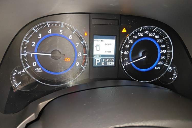 Used Infiniti FX 2013 FX37 Standard Edition Odometer Close Up
