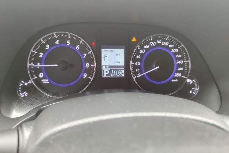 Used Infiniti FX 2013 FX37 Standard Upgrade Edition Odometer Close Up