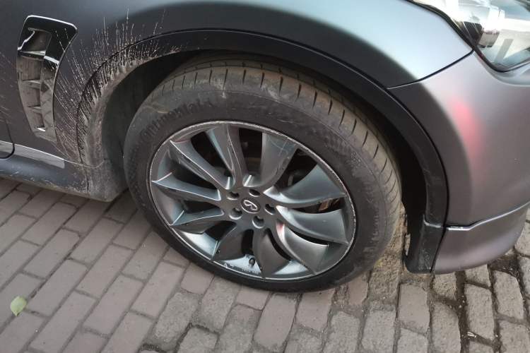 Used Infiniti FX 2013 FX37 5th Anniversary Limited Edition Right Front Wheel Hub