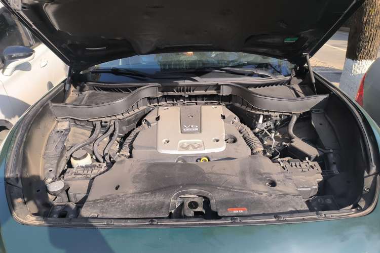 Used Infiniti FX 2013 FX37 Standard Edition Engine Bay