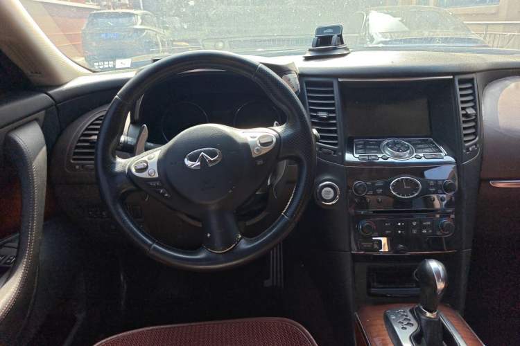 Used Infiniti FX 2013 FX50 Ultimate Upgrade Edition Center Console