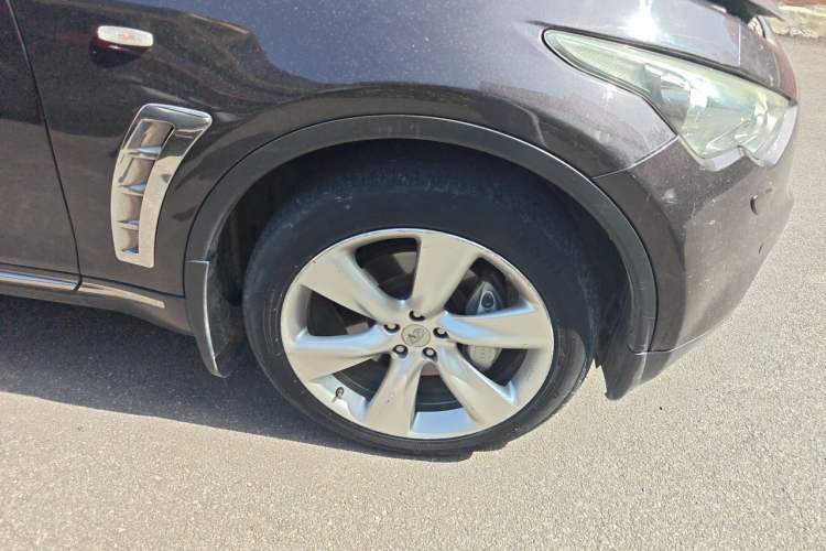 Used Infiniti FX 2013 FX50 Ultimate Upgrade Edition Right Front Wheel Hub