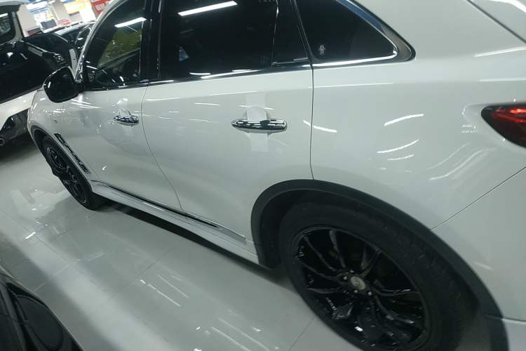 Used Infiniti FX 2013 FX37 Standard Edition Exterior 3