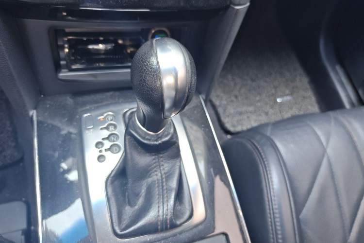 Used Infiniti FX 2013 FX37 Supreme Edition Gear Lever