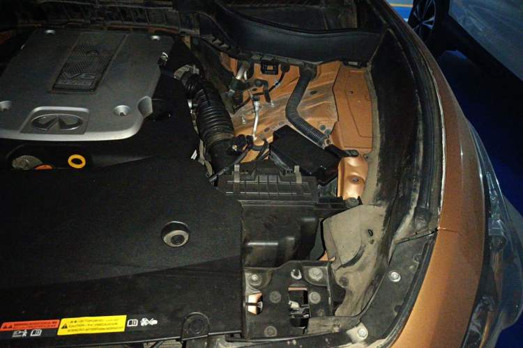Used Infiniti FX 2013 FX37 Standard Upgrade Edition Engine Bay Left
