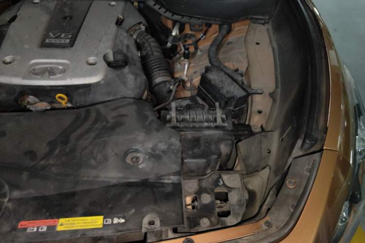 Used Infiniti FX 2013 FX37 Standard Edition Engine Bay Left