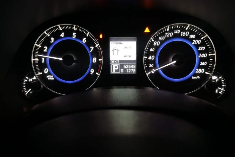 Used Infiniti FX 2013 FX37 Standard Edition Odometer Close Up