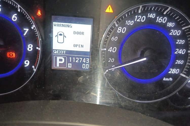 Used Infiniti FX 2013 FX37 Standard Upgrade Edition Odometer Close Up
