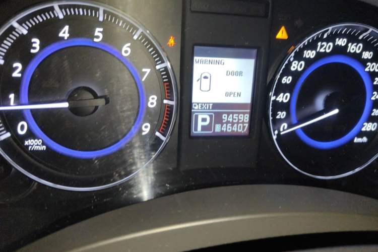 Used Infiniti FX 2013 FX37 Standard Edition Odometer Close Up