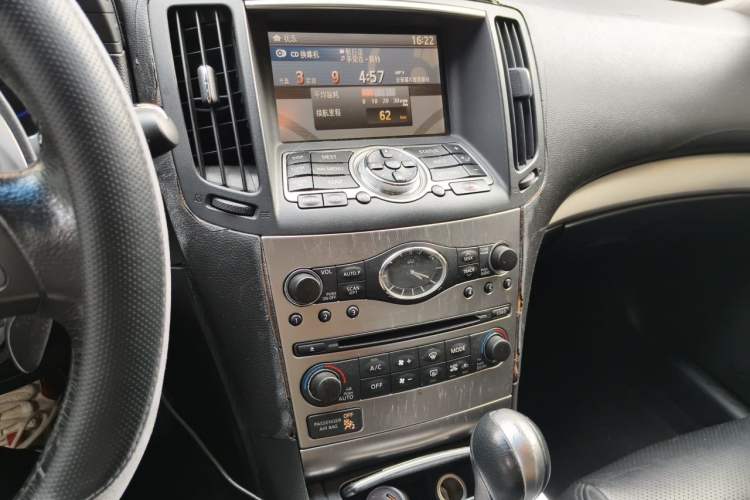 Used Infiniti G Series 2010 G25 Sedan Luxury Sport Edition Audio And AC Panel