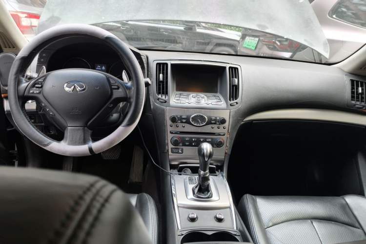 Used Infiniti G Series 2010 G25 Sedan Luxury Sport Edition Center Console