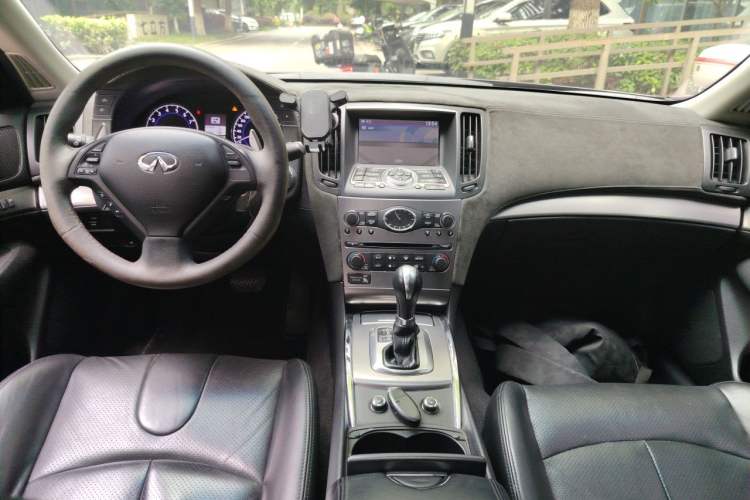 Used Infiniti G Series 2010 G37 Sedan Center Console