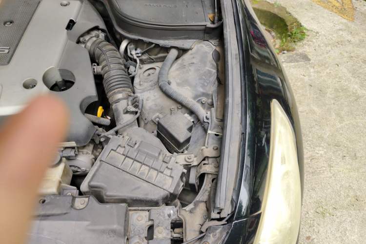 Used Infiniti G Series 2010 G25 Sedan Luxury Sport Edition Engine Bay Left