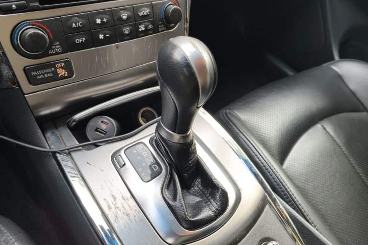Used Infiniti G Series 2010 G25 Sedan Luxury Sport Edition Gear Lever