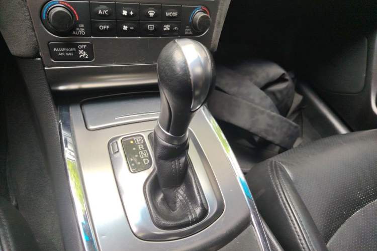 Used Infiniti G Series 2010 G37 Sedan Gear Lever