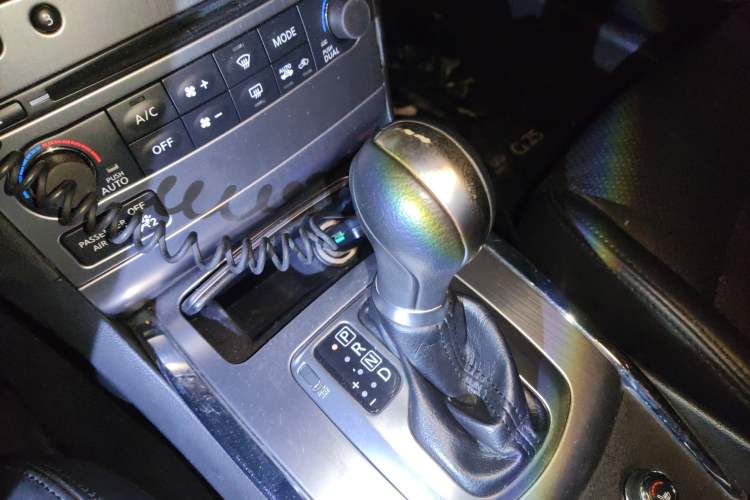 Used Infiniti G Series 2010 G25 Sedan Luxury Sport Edition Gear Lever