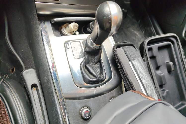 Used Infiniti G Series 2010 G25 Sedan Luxury Sport Edition Gear Lever