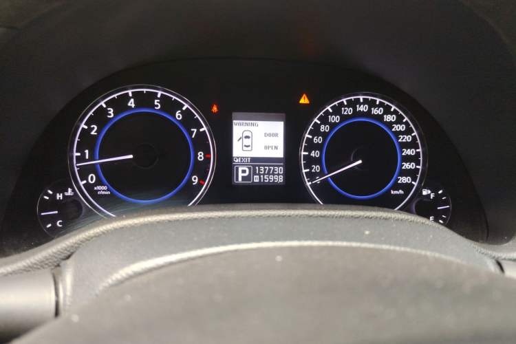Used Infiniti G Series 2010 G37 Sedan Odometer Close Up