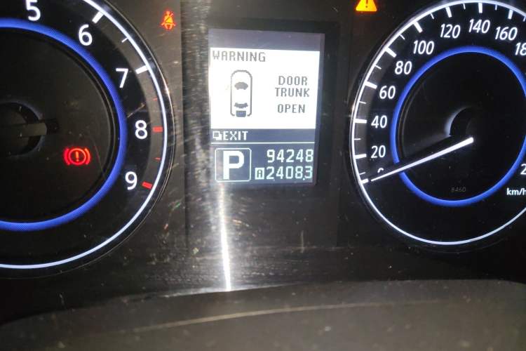 Used Infiniti G Series 2010 G25 Sedan Luxury Sport Edition Odometer Close Up
