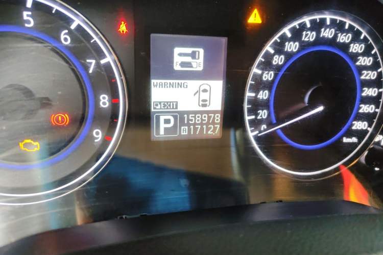 Used Infiniti G Series 2010 G25 Sedan Luxury Sport Edition Odometer Close Up
