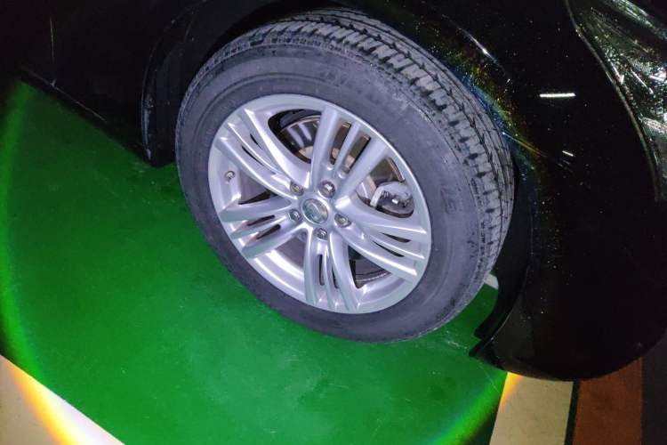 Used Infiniti G Series 2010 G25 Sedan Luxury Sport Edition Right Front Wheel Hub
