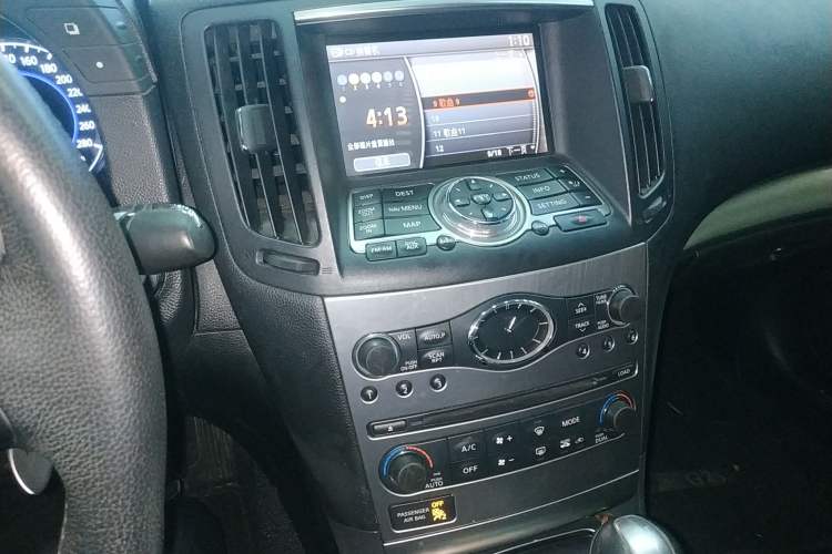 Used Infiniti G Series 2010 G25 Sedan Luxury Sport Edition Audio And AC Panel
