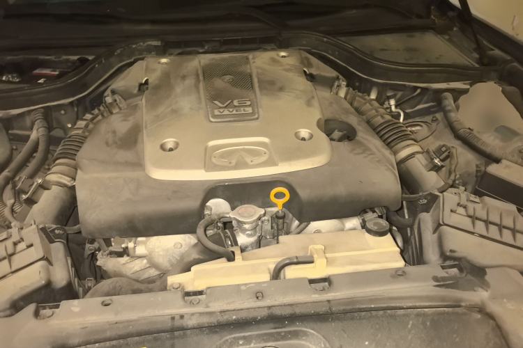 Used Infiniti G Series 2010 G37 Coupe Convertible Rosewood Edition Engine Bay