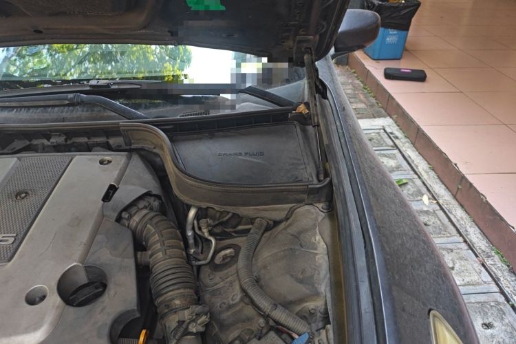 Used Infiniti G Series 2010 G25 Sedan Luxury Sport Edition Engine Bay Left