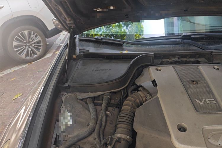 Used Infiniti G Series 2010 G25 Sedan Luxury Sport Edition Engine Bay Right