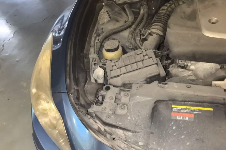 Used Infiniti G Series 2010 G37 Coupe Convertible Rosewood Edition Engine Bay Right