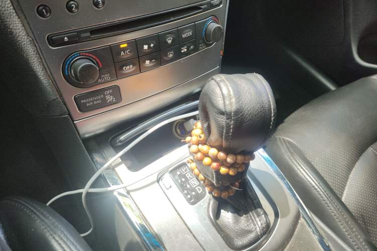 Used Infiniti G Series 2010 G25 Sedan Sport Edition Gear Lever