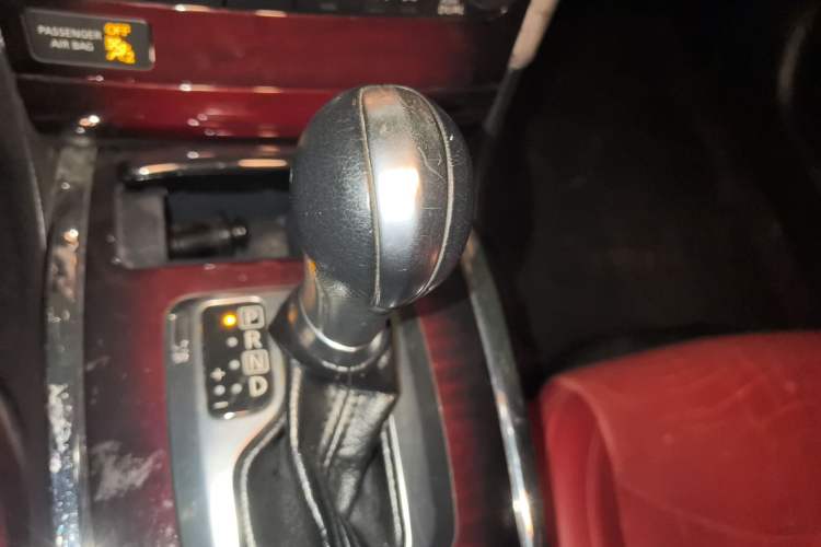 Used Infiniti G Series 2010 G37 Coupe Convertible Rosewood Edition Gear Lever