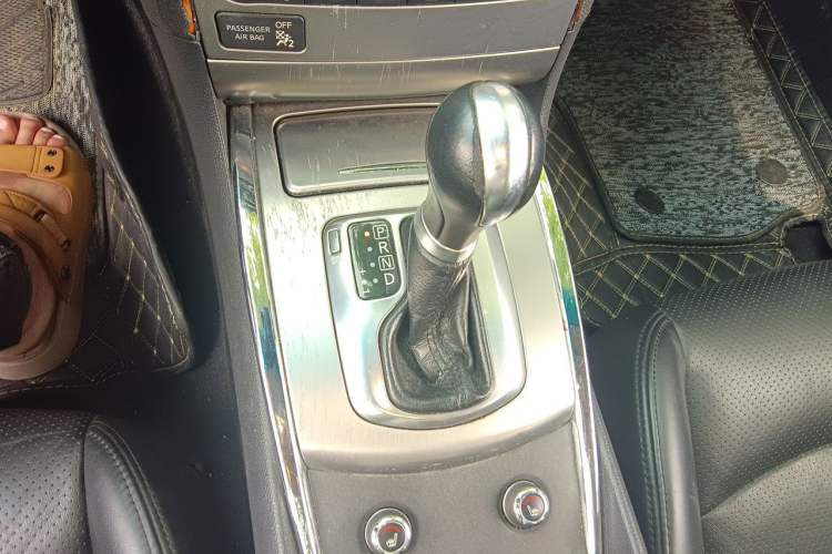 Used Infiniti G Series 2010 G25 Sedan Luxury Sport Edition Gear Lever